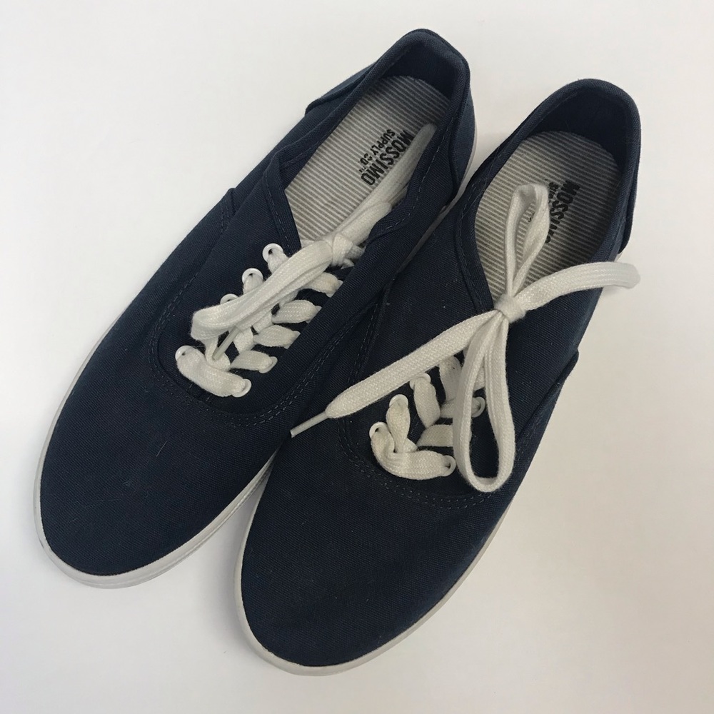 Women’s Mossimo Lace Up Canvas Sneaker